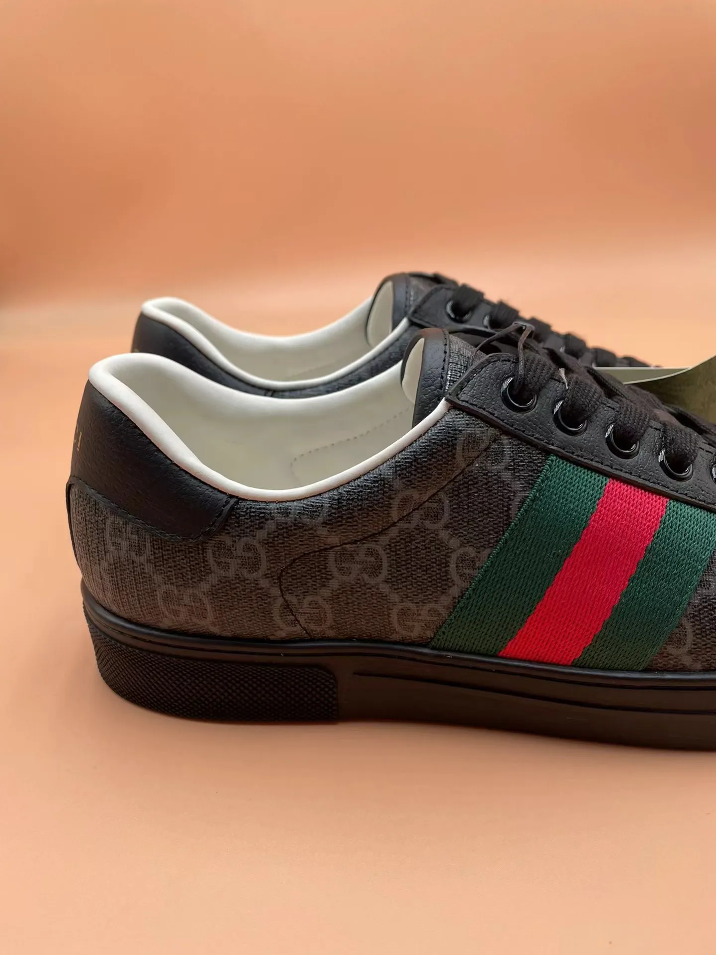 Men's Men's Shoes Men's Men's 💰380 new men's shoes GUCCI [Lightning] latest shoes shipped. Original quality, fashionable, made of special materials, sheepskin lining, brand new packaging. The foot feels super comfortable and the workmanship is impeccable. Size: 38-45